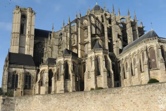 Vue sur la cathédrale Saint Julian au Mans>